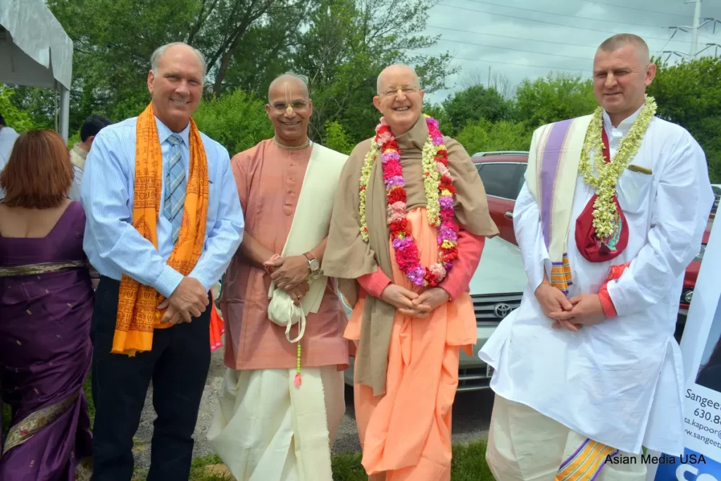 Dignitaries and guests at the Bhumi Puja for the new temple, 21 May 2017